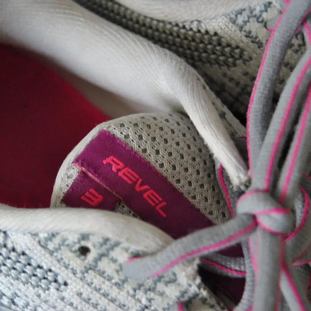 Brooks Revel 3 Pink and Gray Running Shoe Size 10